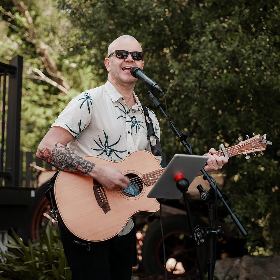 Gilly / Geoff Booker Music, singer in Adelaide, photo 2