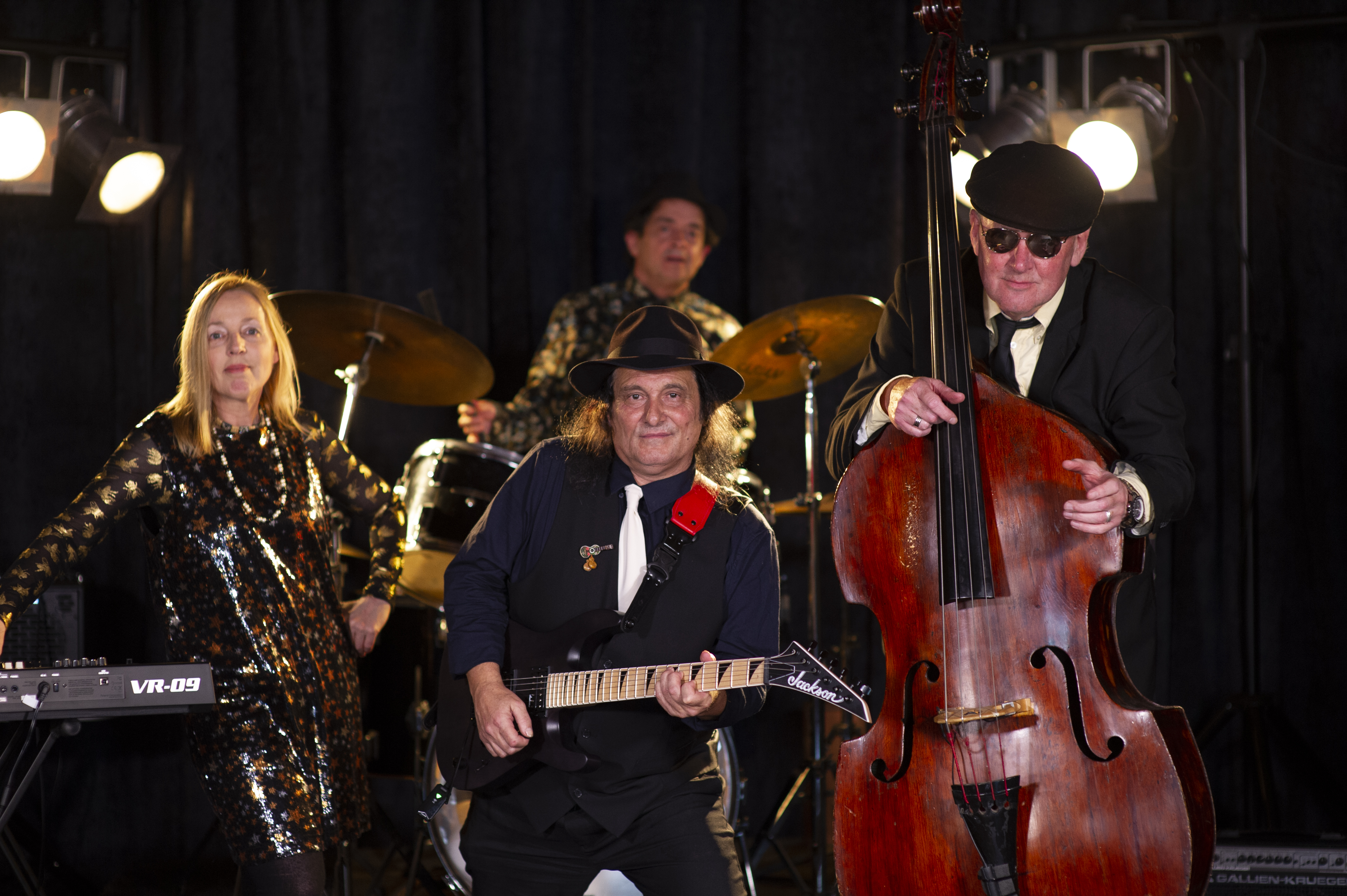 The Matt Hawkins 4, cover band in Adelaide, photo 2