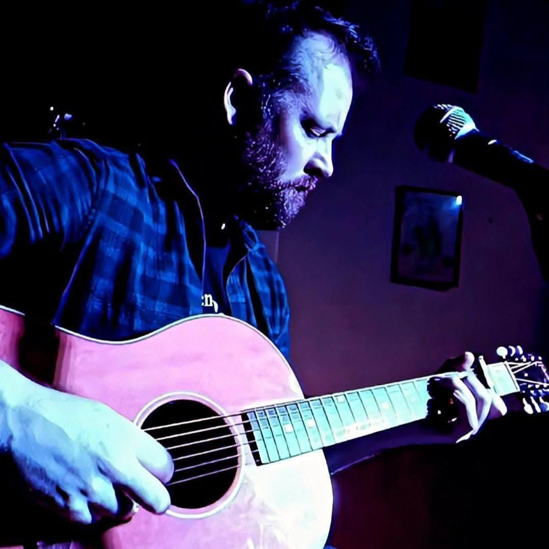 M J Turner, guitarist in Adelaide, photo 3