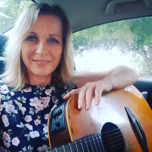Angie Whiteley, singer-songwriter in Brisbane, photo 3