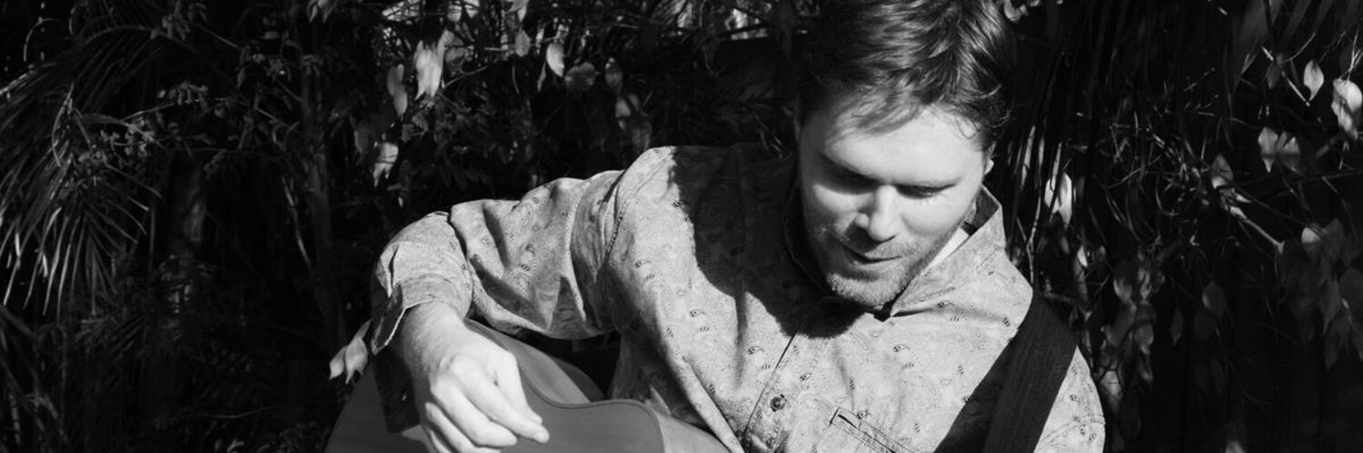 Dave Hynes, singer in Brisbane