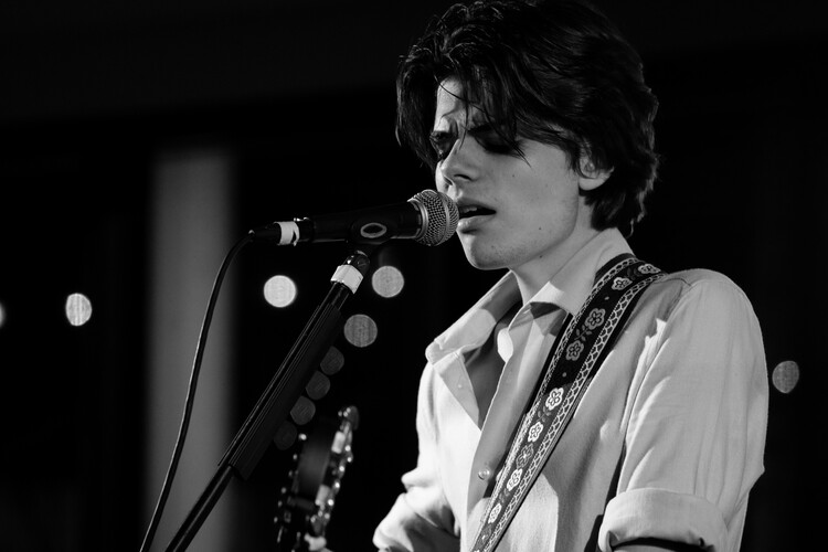 Dennis Comino, singer in Brisbane, photo 3