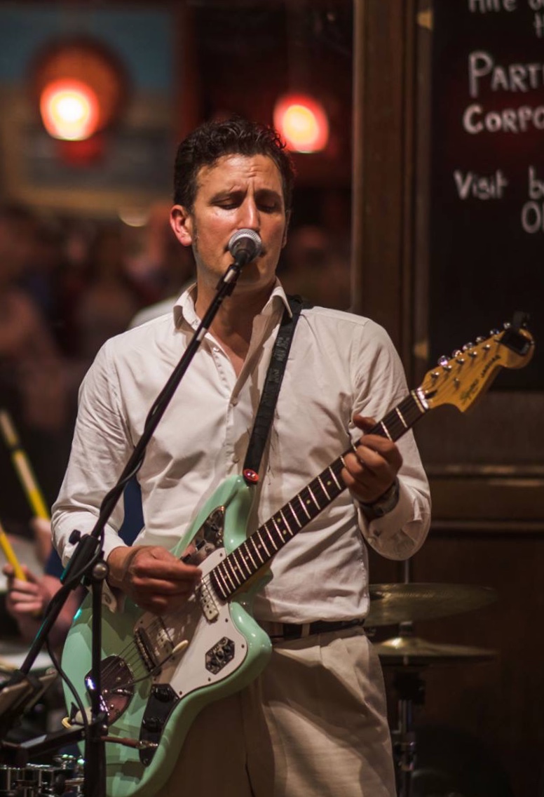 Gavin Lazarus, singer in Brisbane, photo 2