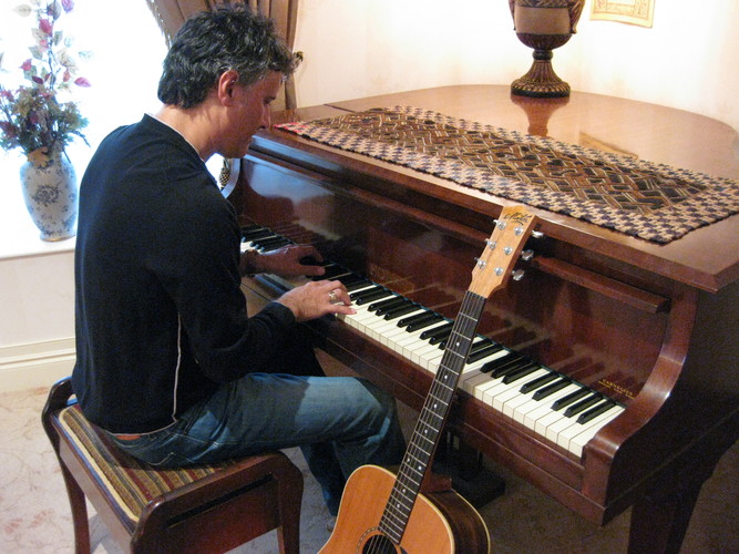Grant Windle, pianist and singer solo in Brisbane, photo 3