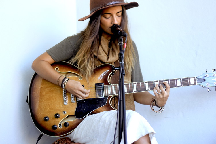 Lily Taloola, singer in Brisbane, photo 3