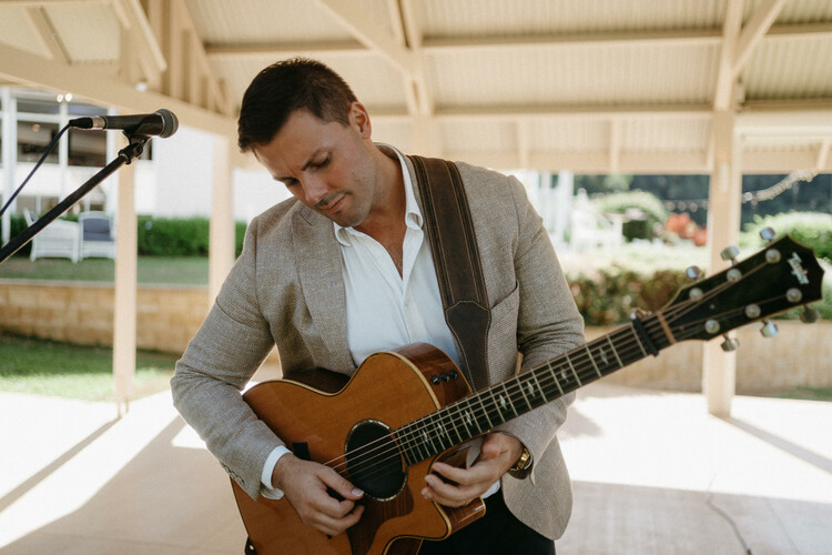 Rob McMullan, singer in Brisbane, photo 3