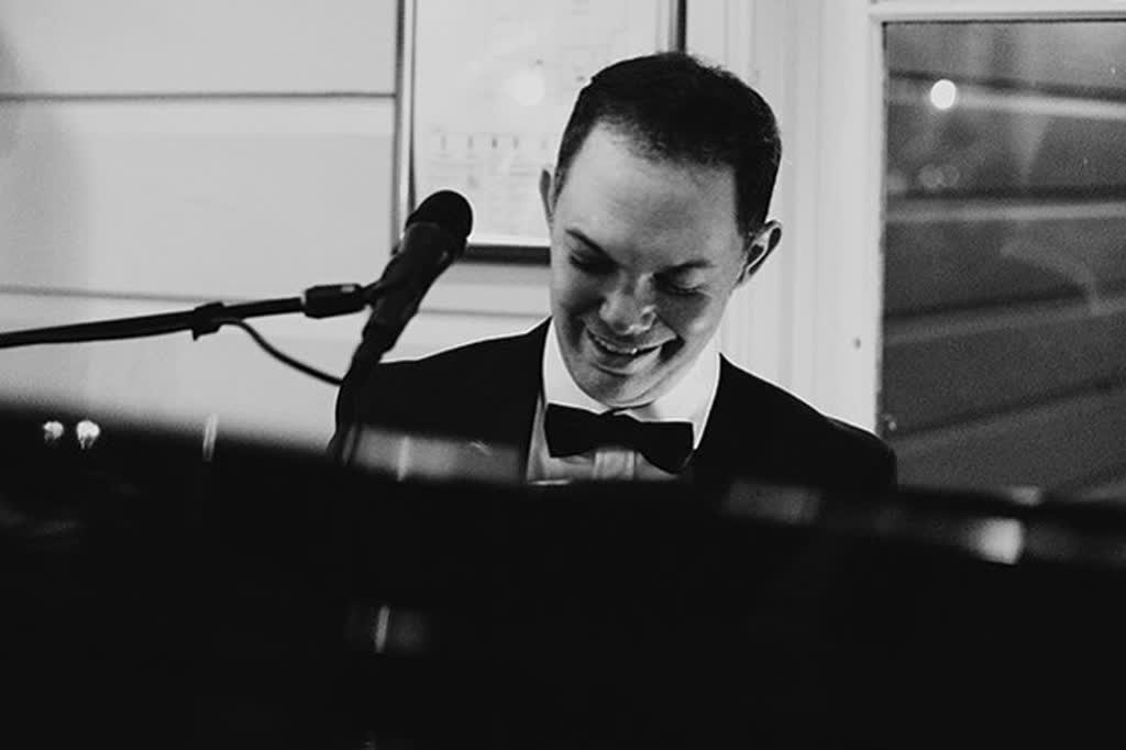 Graham Hobson, pianist and singer solo in Brisbane, photo 2
