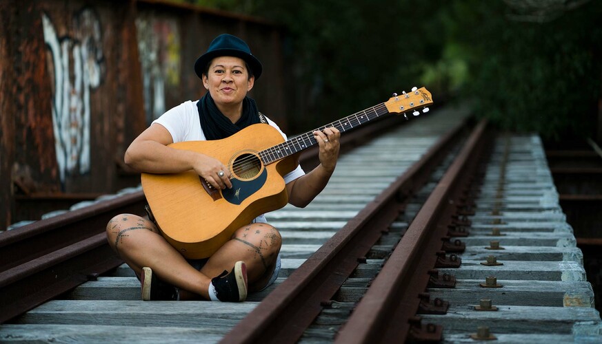 Elena B Williams, singer-songwriter in Byron Bay, photo 3