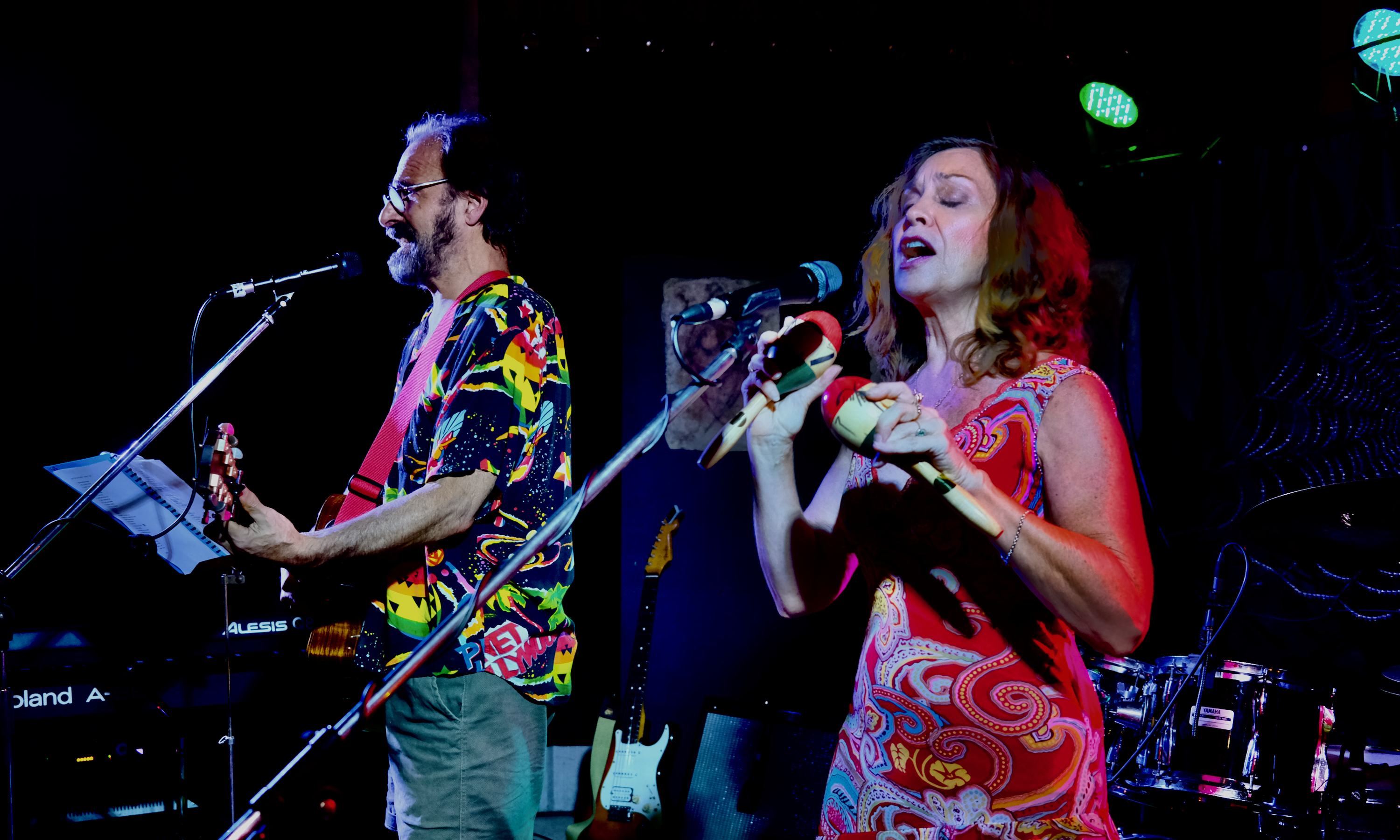 LOCO LOVE and THE FURRY CARDIGAN, musical duo in Byron Bay
