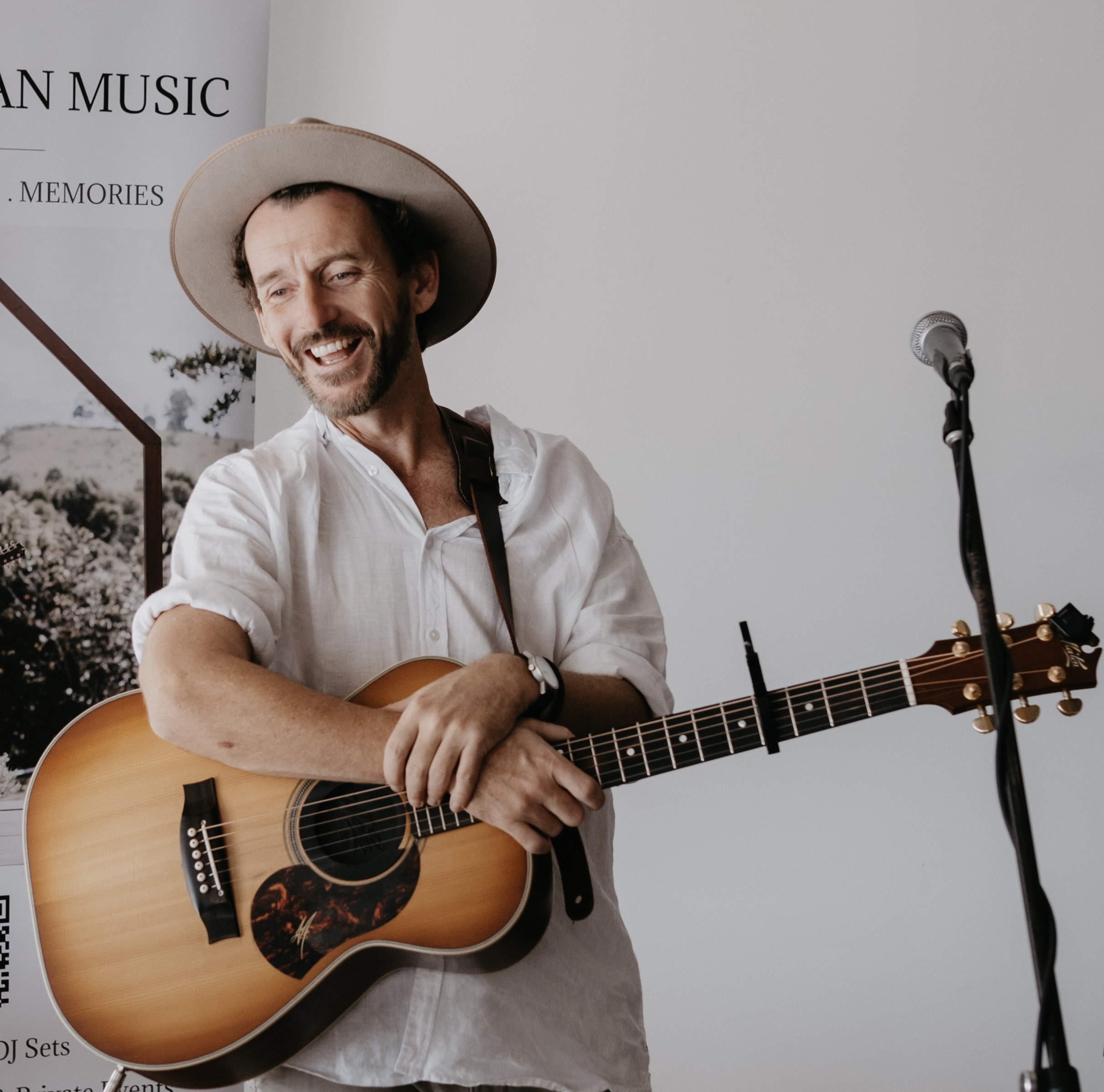 Luke Yeaman Music, acoustic guitar and singer solo in Byron Bay
