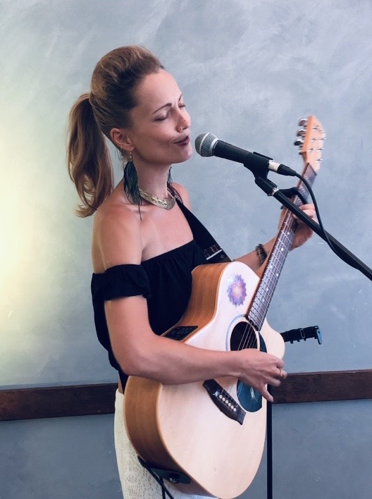 Ivy Amara, singer-songwriter in Cairns, photo 2