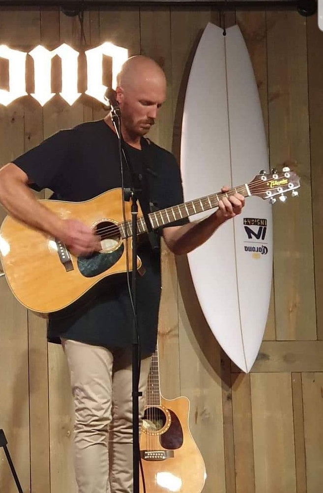 Joey Lanskey, singer in Cairns