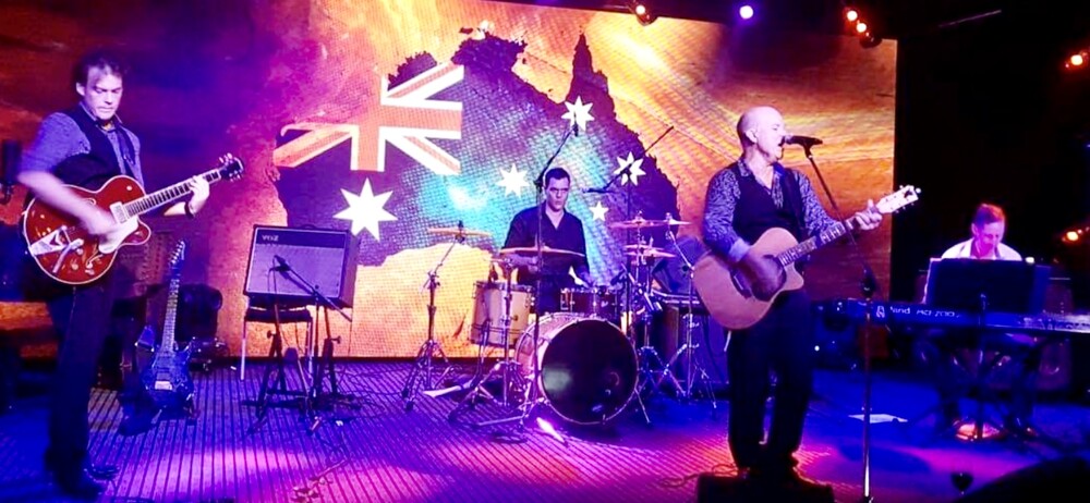 Tony George Entertainment, cover band in Cairns, photo 3
