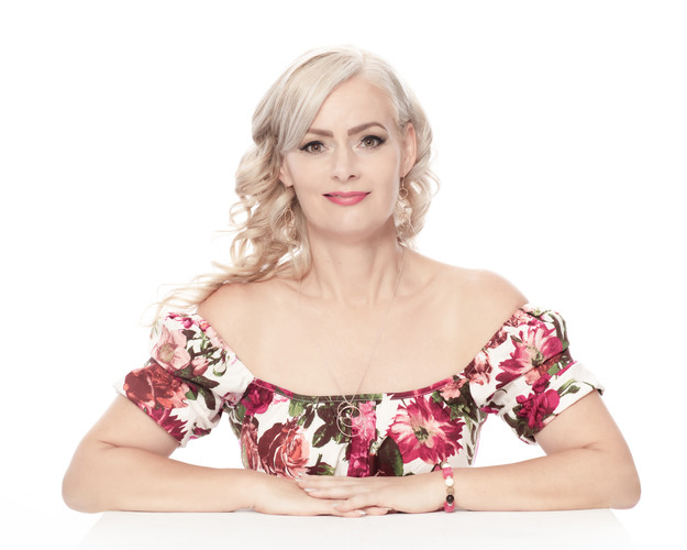 Leonora Jane, singer in Cairns