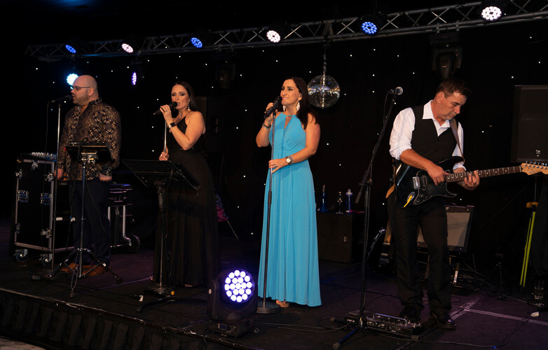 Hit Parade, cover band in Canberra, photo 3