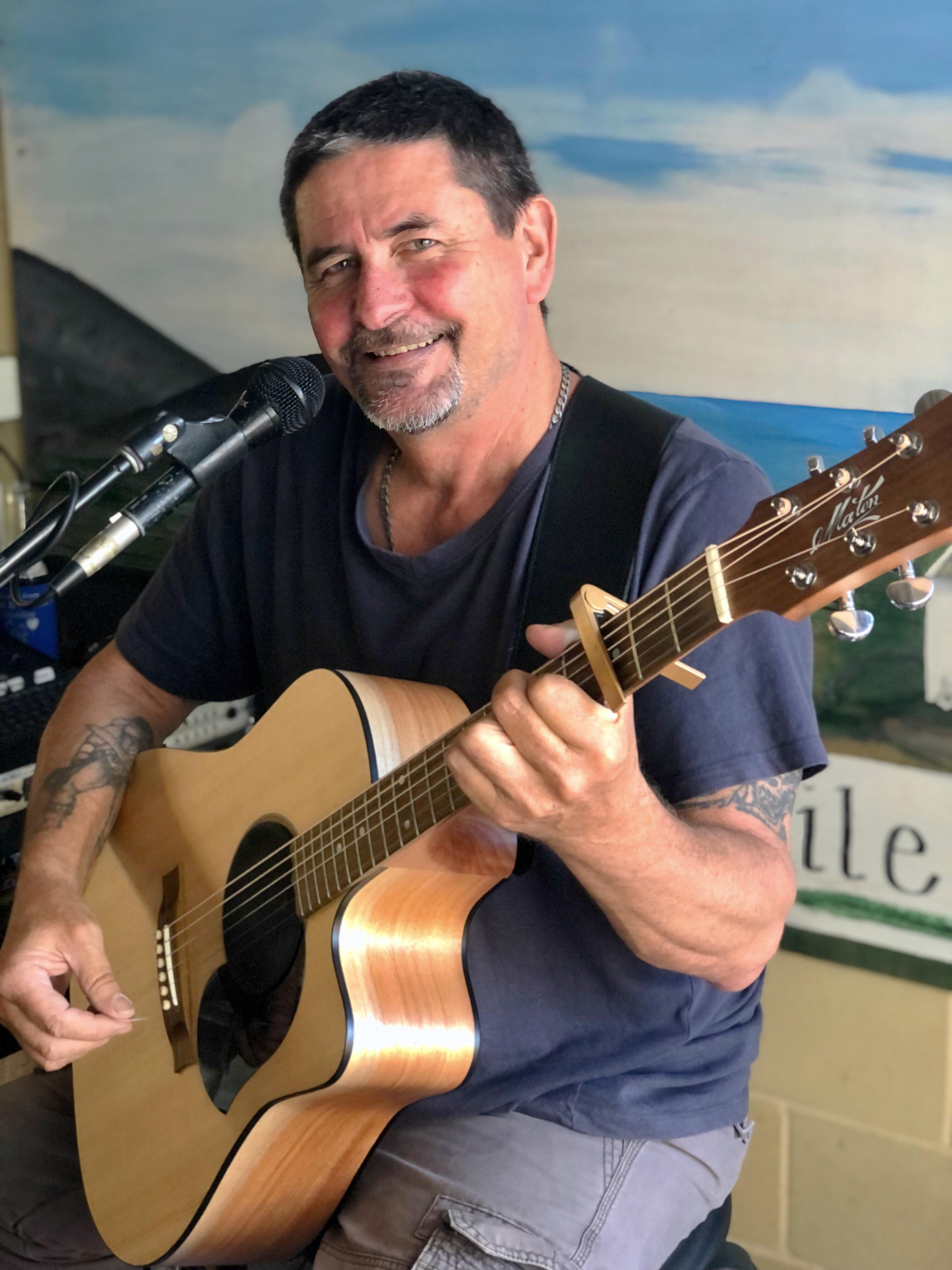 Geoff Udy Entertainment, musical soloist in Geraldton