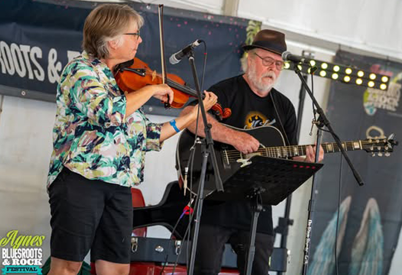 Kari & Gar, musical duo in Glenwood, photo 2