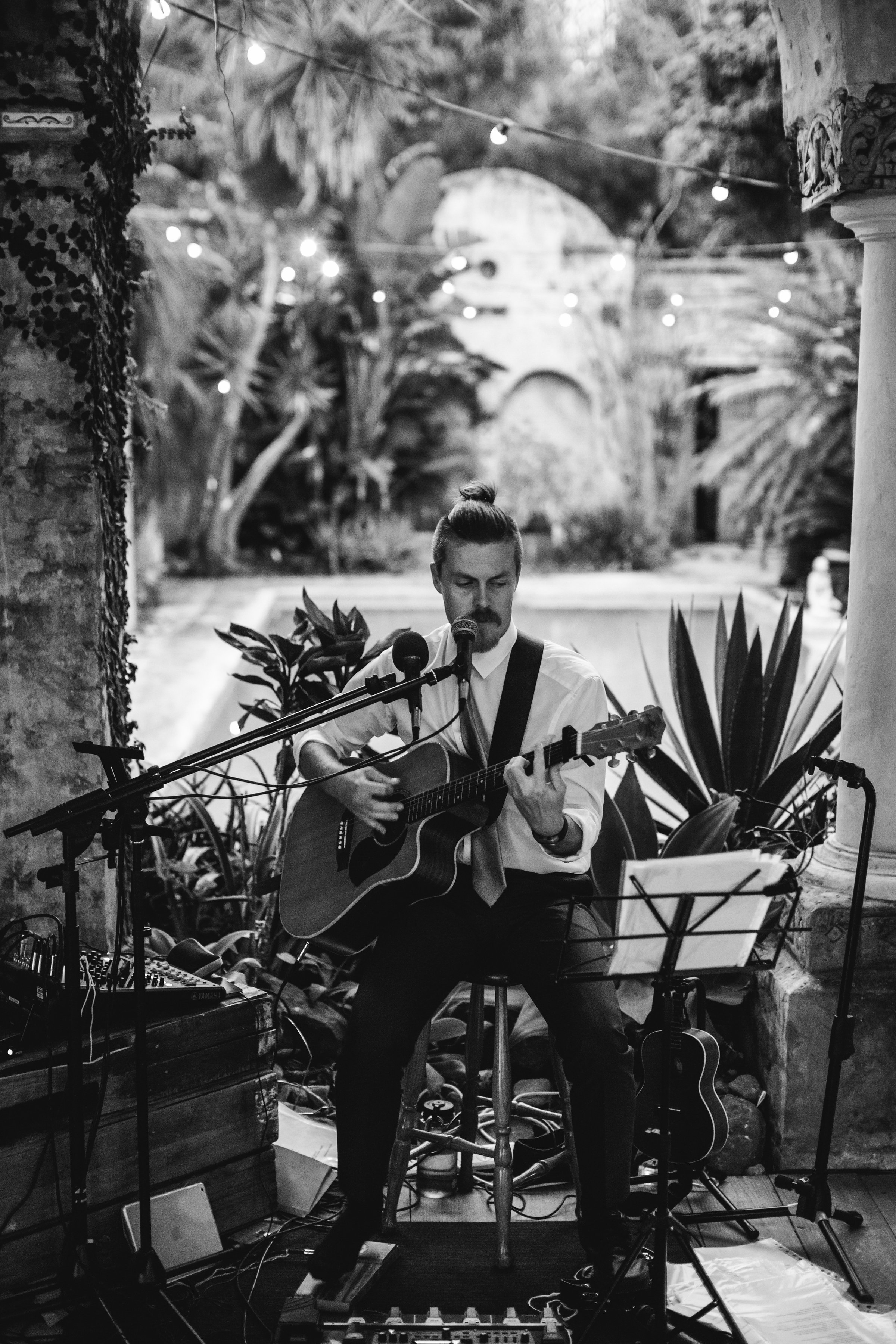 Keegan Sparke, folk singer in Gold Coast