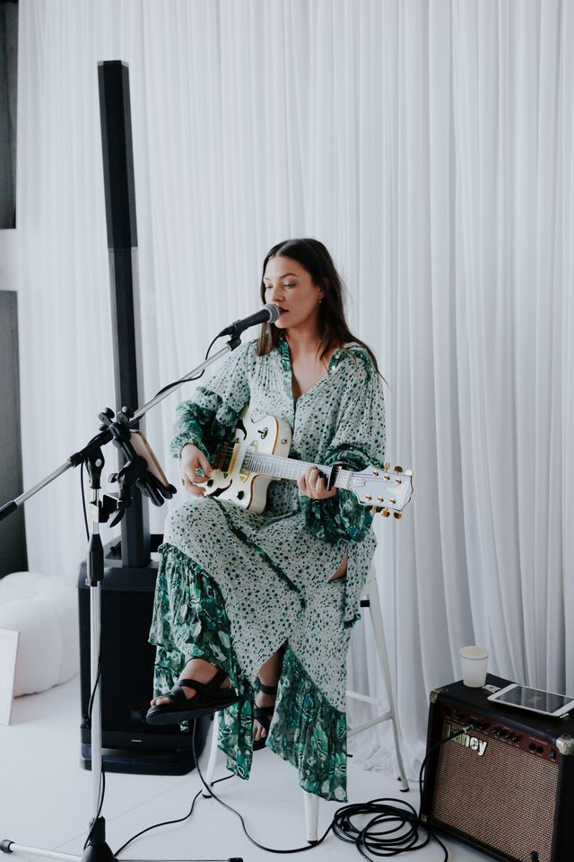 Lucy Crane, singer-songwriter in Gold Coast