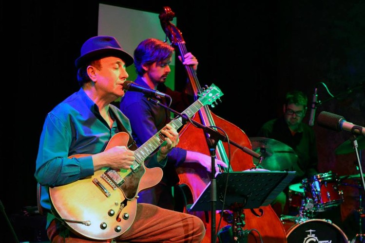 Billy Whitton......also...... Billy whitton & the Swingcats, guitarist in Hobart, photo 3