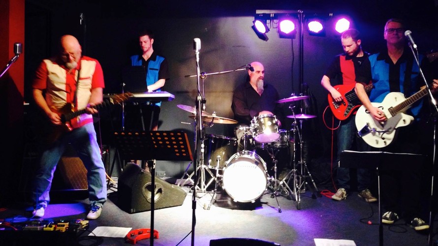 End of Conversation, cover band in Hobart, photo 3
