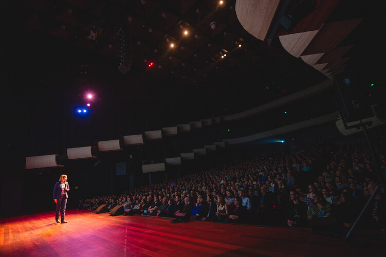 Prof. Lisa Harvey-Smith, technical speaker in Hobart, photo 3