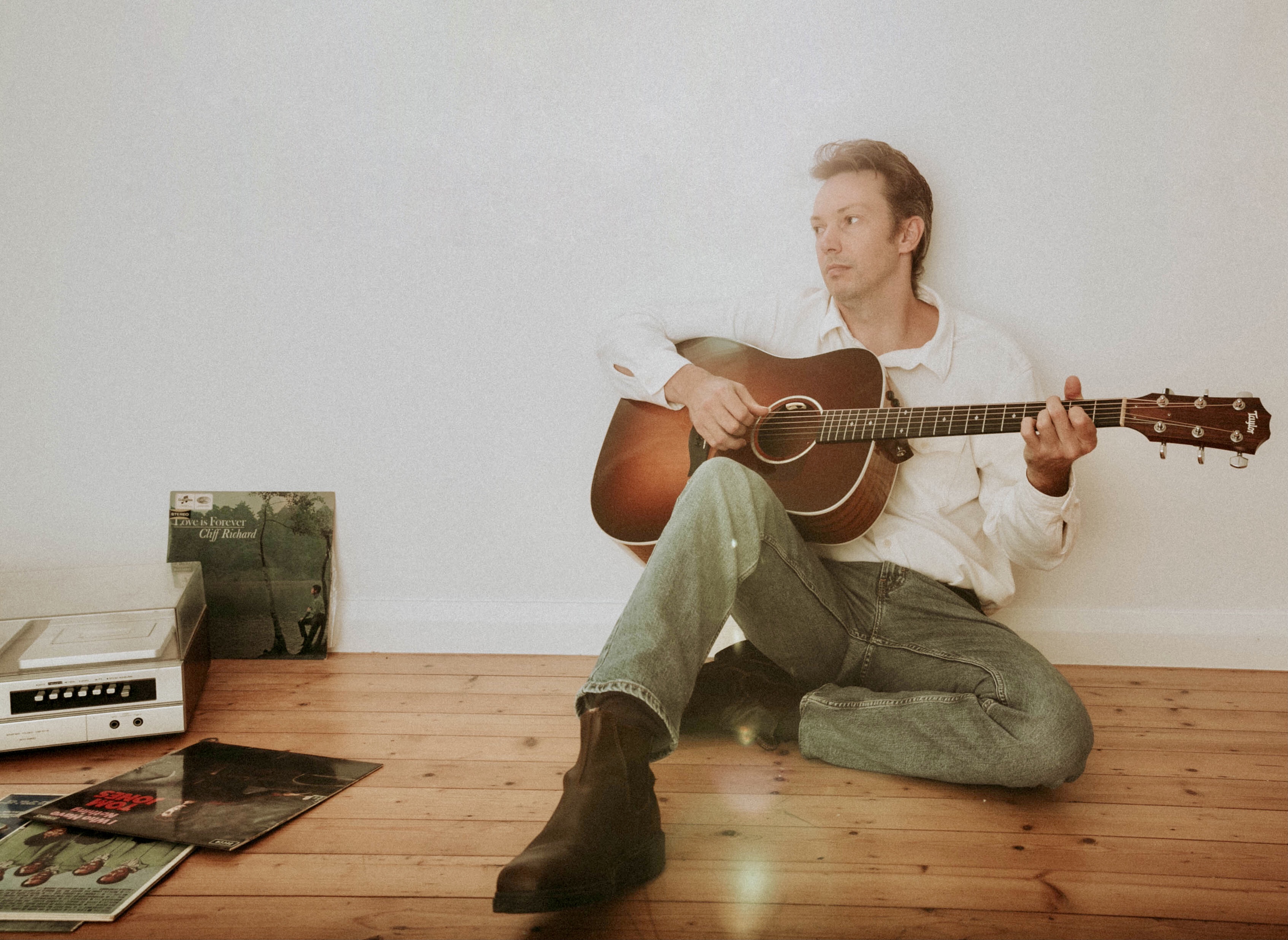 Dan Challis, singer in Kiama, photo 3