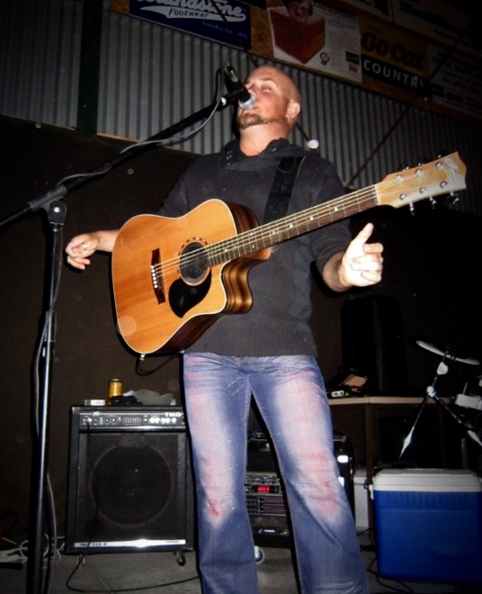Simon Ward, singer in Kyabram, photo 2