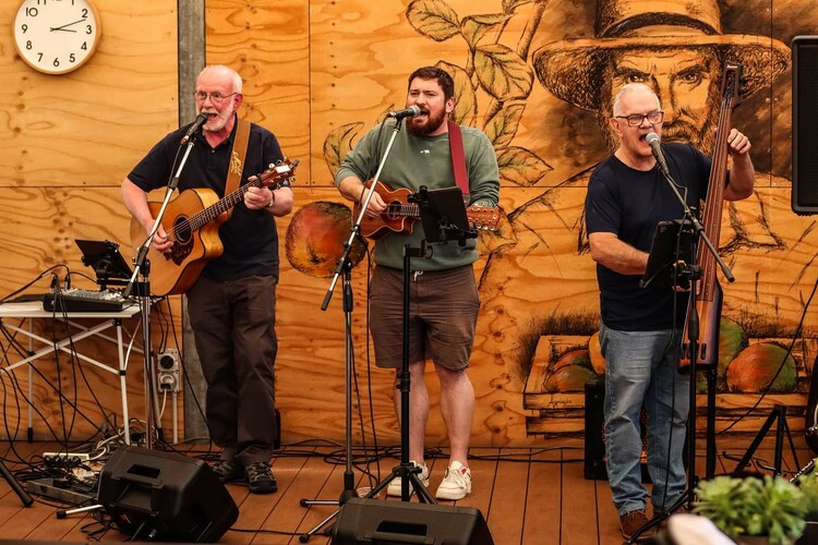 The Scotsman & The Stovies, celtic band in Launceston, photo 3