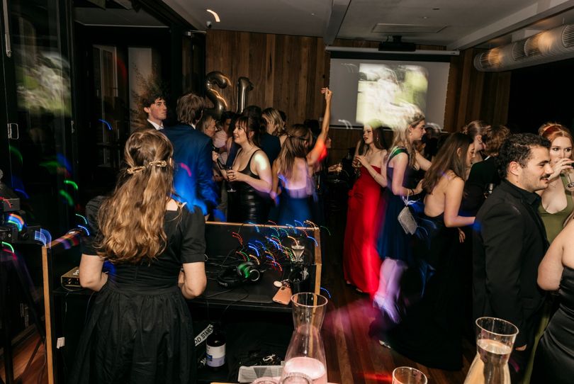 DJ Ellen Hookey, wedding band in Maddingley, photo 2