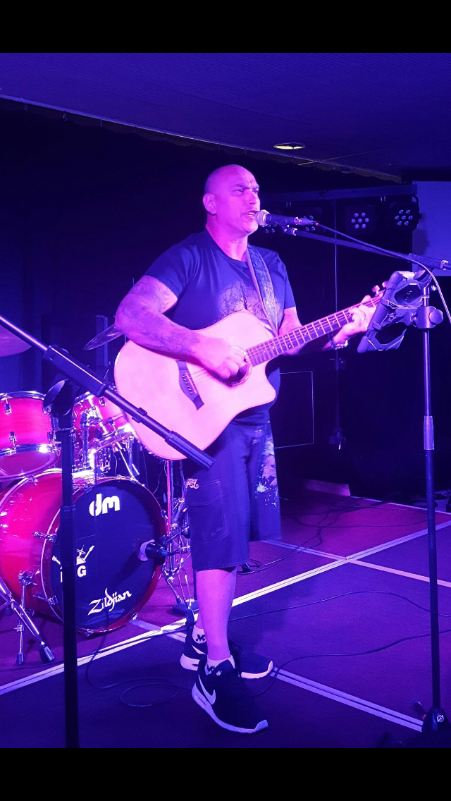 Rob, singer in Mandurah, photo 2