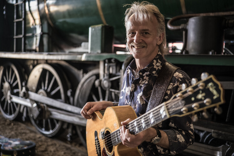 Geoff Achison, guitarist in Melbourne, photo 3