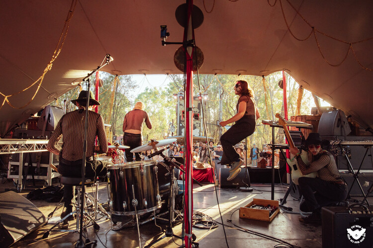 Confetti Western, dance band in Melbourne, photo 3
