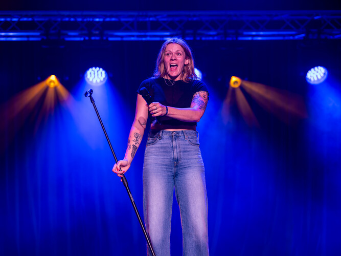 Maren May, comedian in Melbourne, photo 3