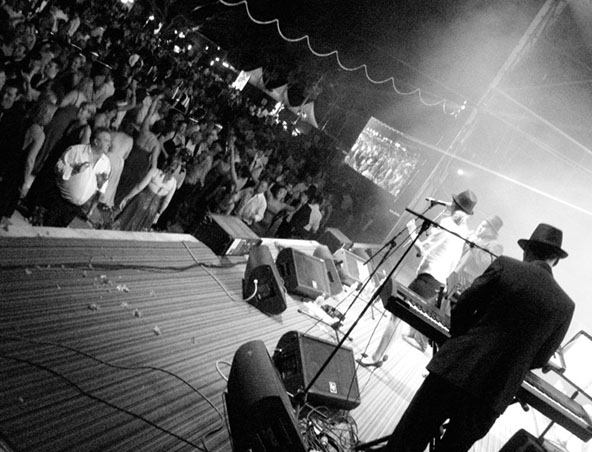 Heatwave, cover band in Melbourne, photo 3