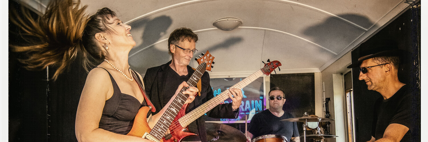 Laurel and the Painkillers (LPK), cover band in Melbourne