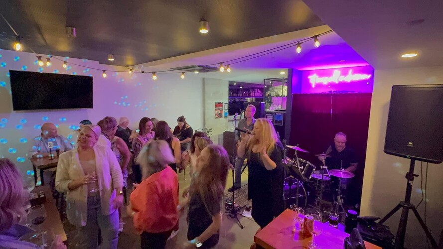 Urban Groove, cover band in Melbourne, photo 3