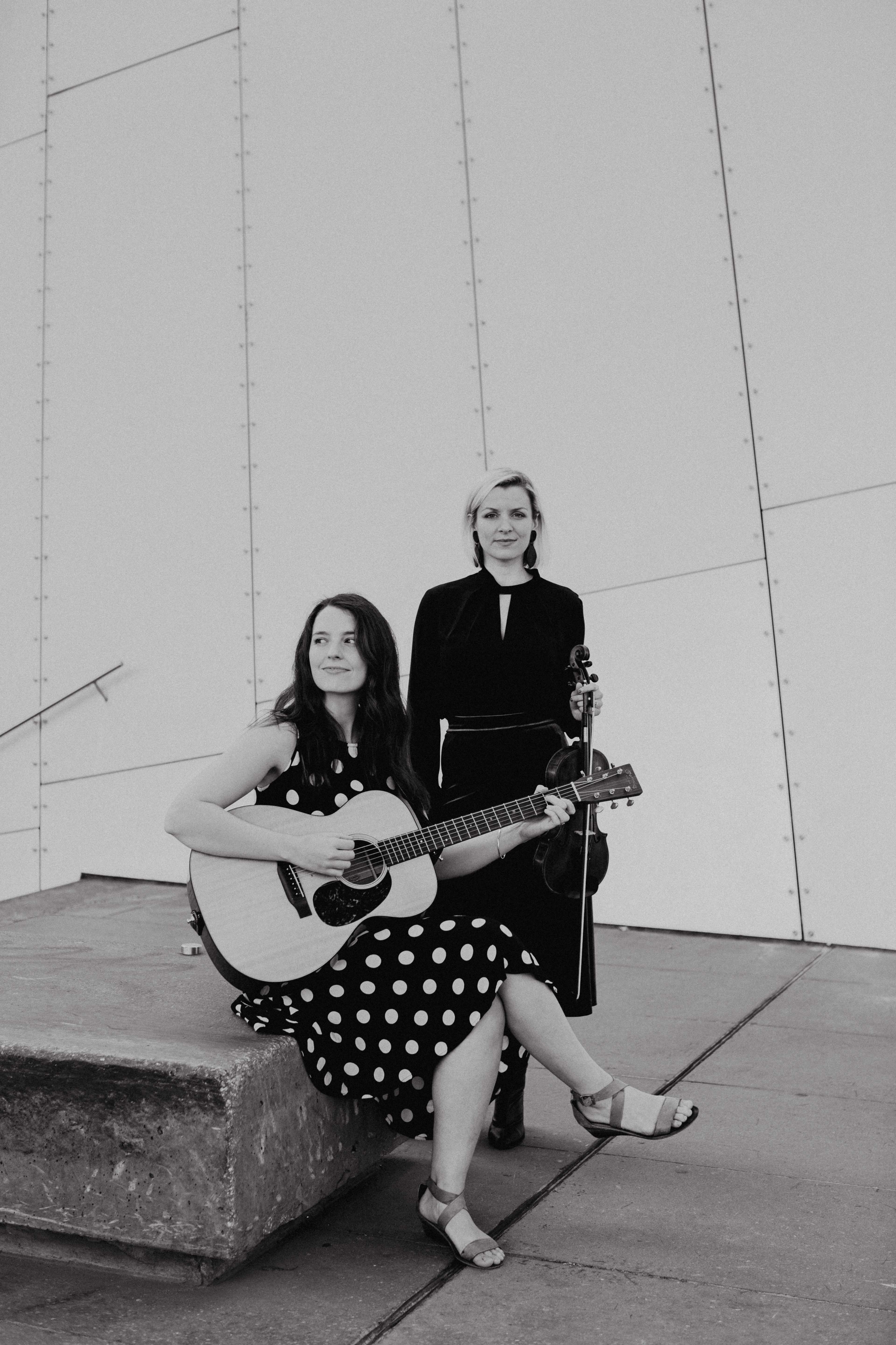 Jane and Lisa, musical duo in Melbourne, photo 2
