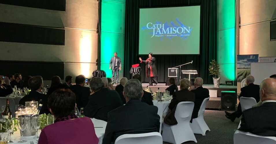 Cath Jamison, magician in Melbourne, photo 3