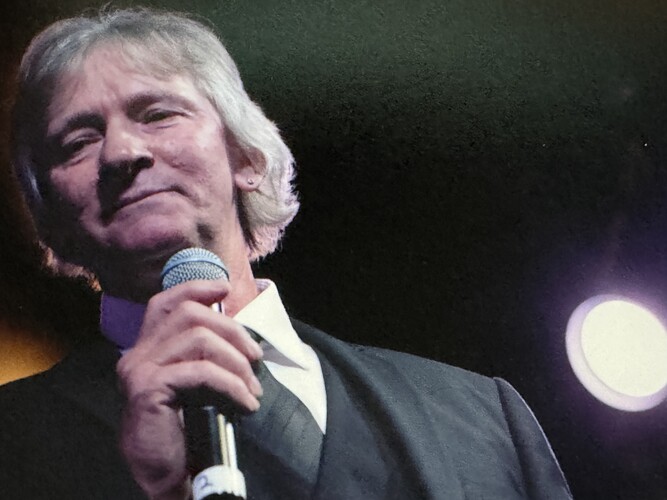 K G Bell, singer in Melbourne, photo 3