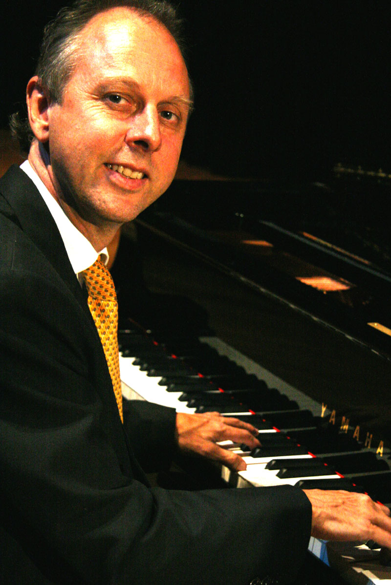Pianoman Phil, pianist and singer solo in Melbourne, photo 2