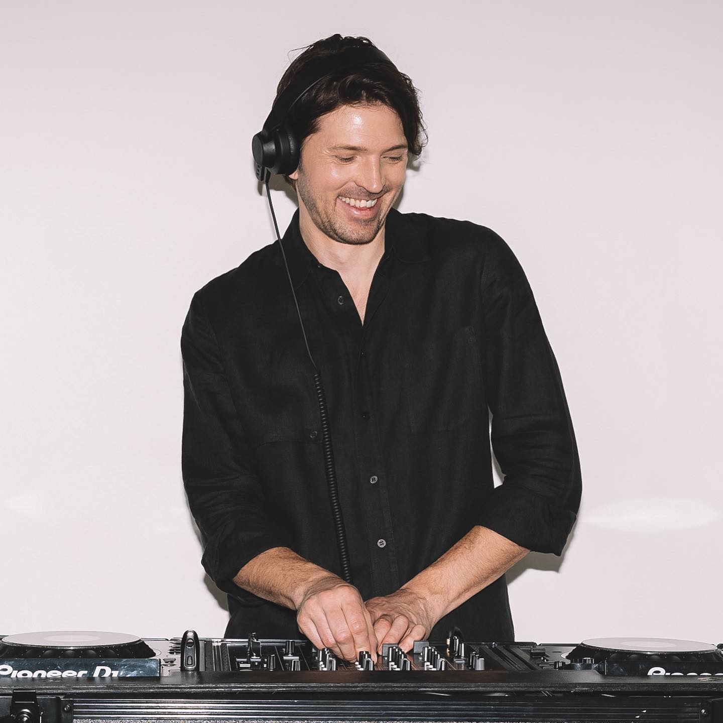 Show Me Love Djs, wedding band in Melbourne, photo 3