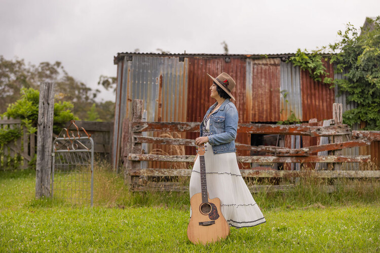 Michelle Murrell, singer-songwriter in Newcastle, photo 3