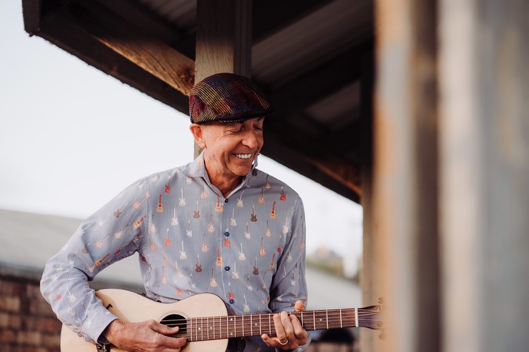 Phil McKnight, singer in Newcastle, photo 3