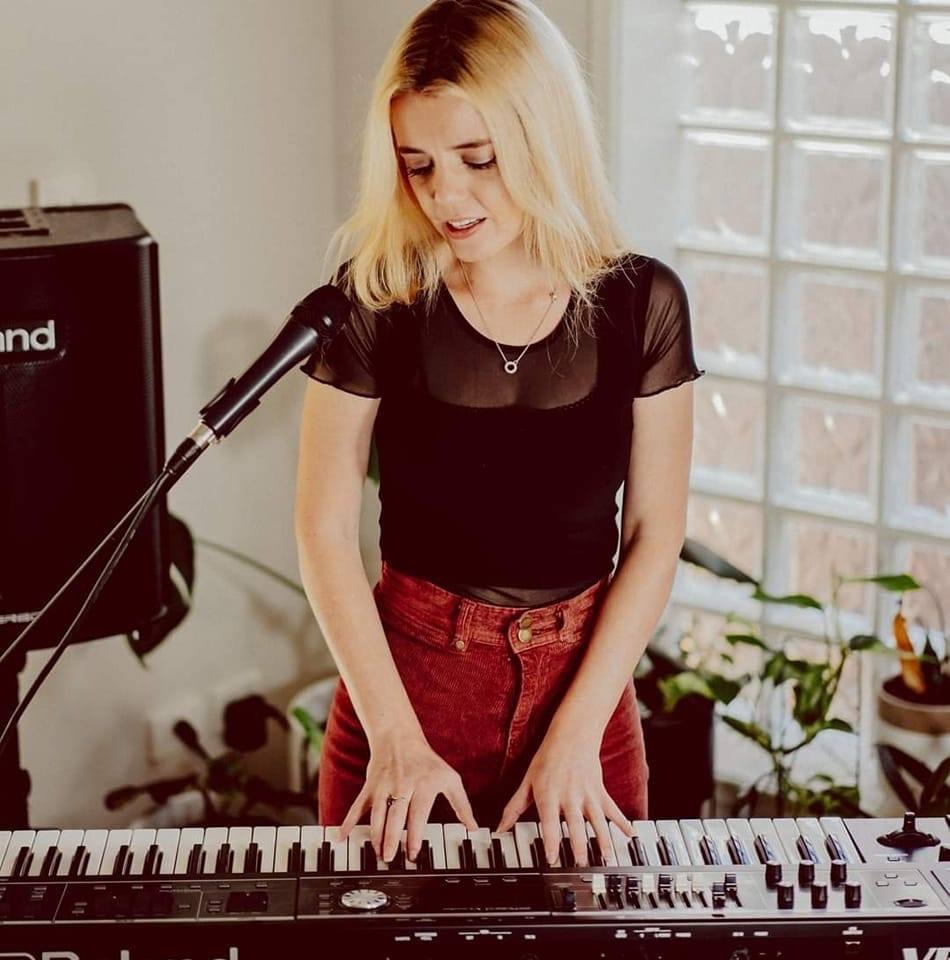 Bridget Harper Music, pianist and singer solo in Newcastle