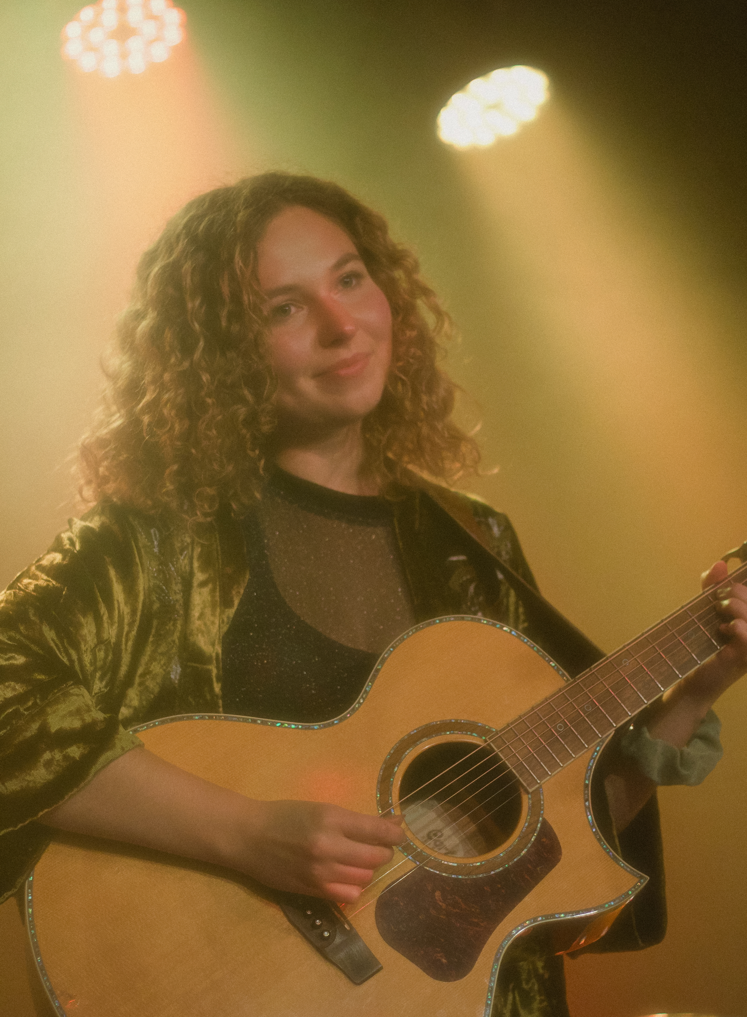 Lucie Glang, singer-songwriter in Ocean Shores, photo 2