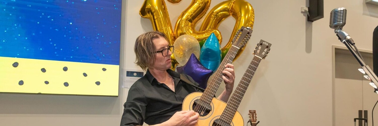 Andrew Ellis, guitarist in Perth, photo 3