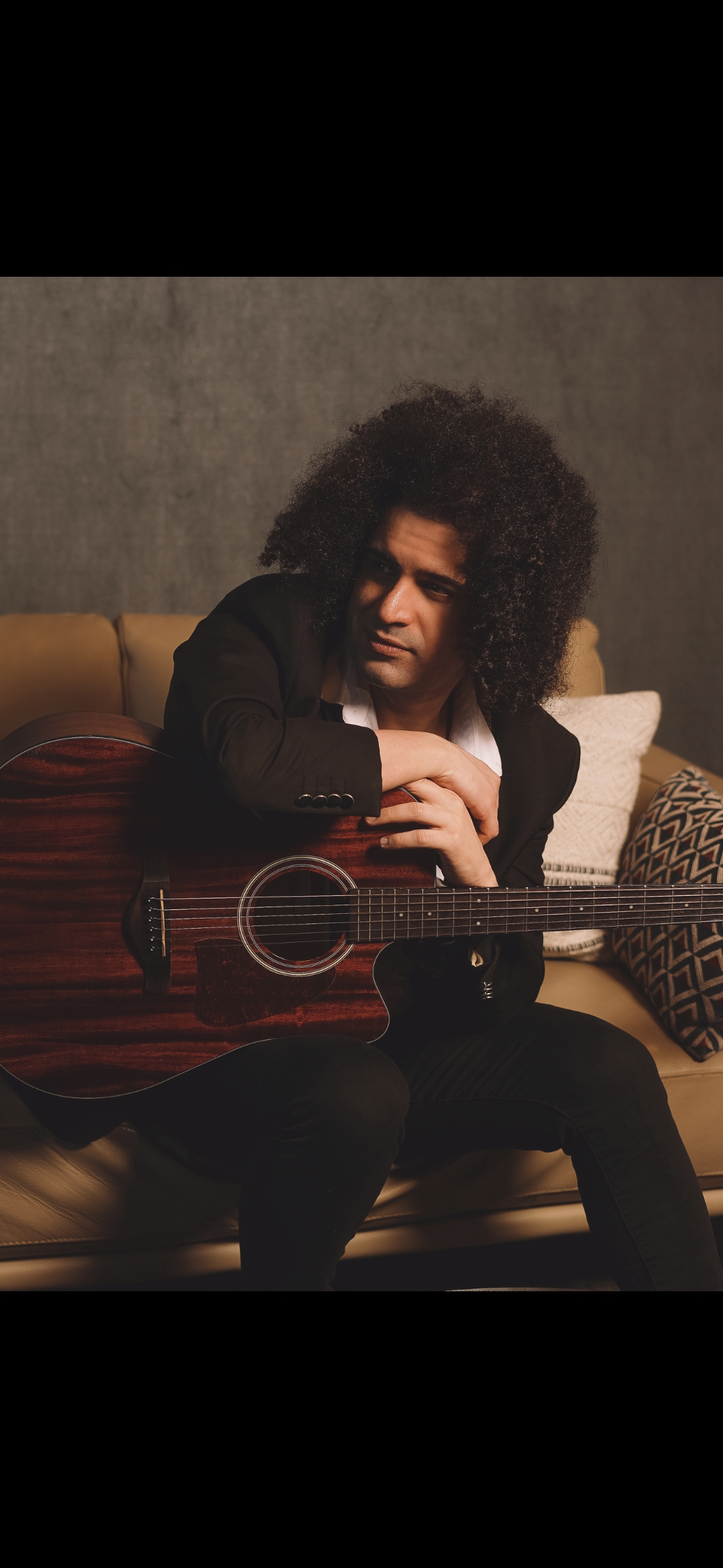 Freddie Mousavi, singer in Perth