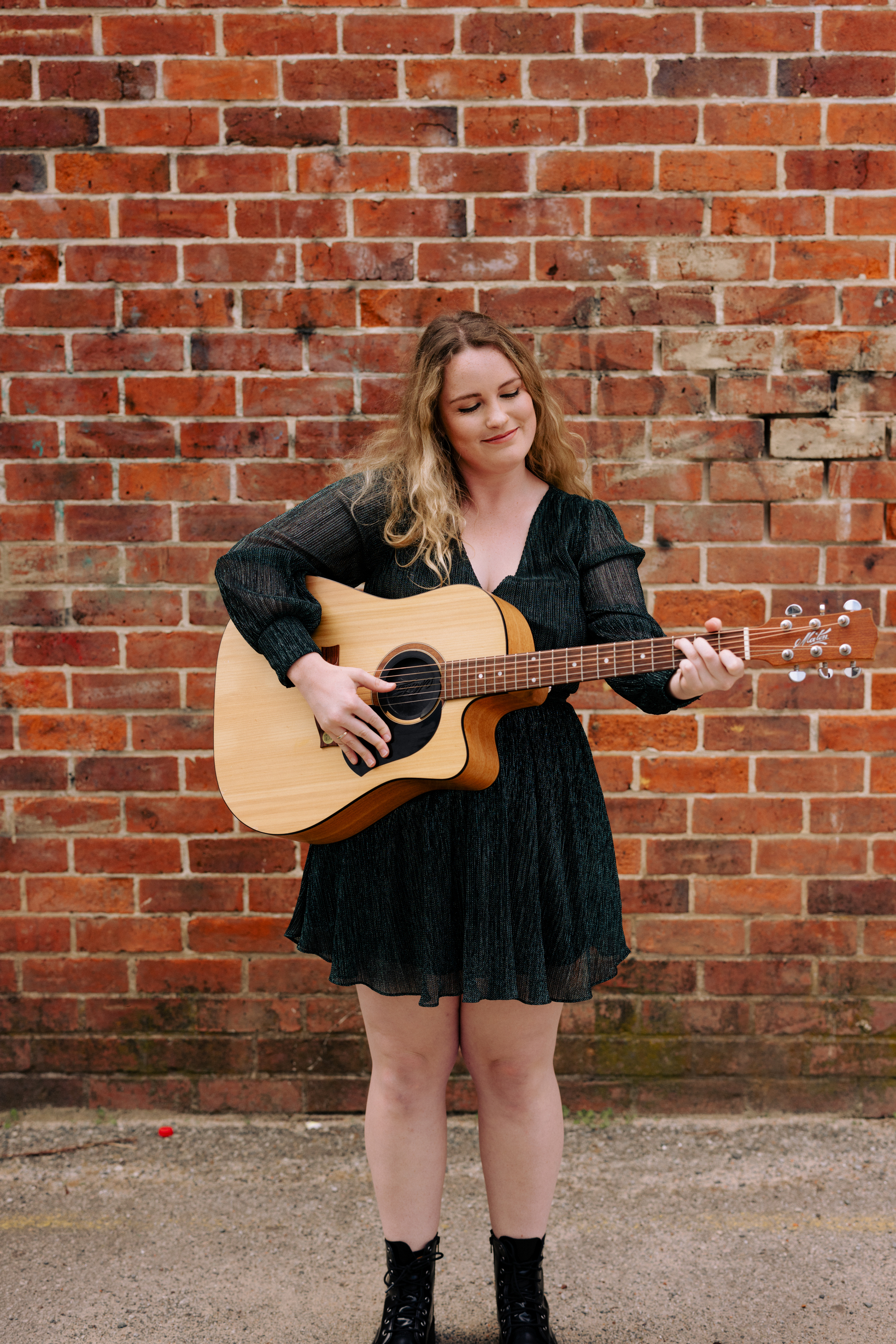 Maya Ixchell, singer in Perth, photo 2