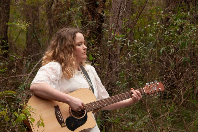 Maya Ixchell, singer in Perth, photo 3